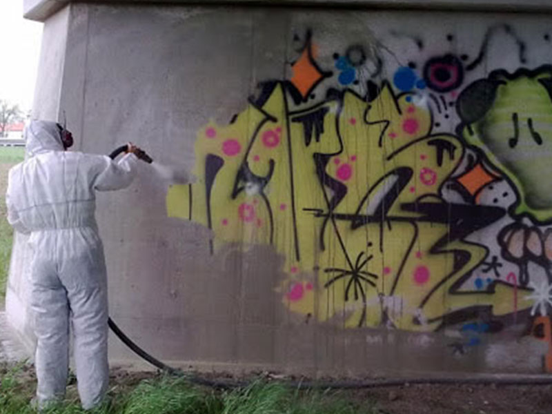limpia graffitis en piedra o granito